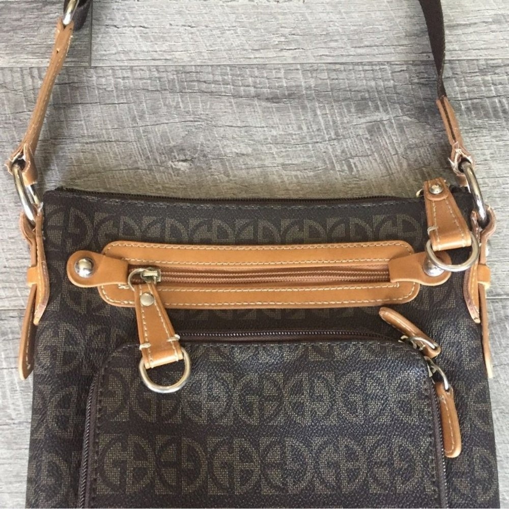 Giani Bernini Brown Monogram Crossbody Bag Multi Pocket Messenger Purse - Picture 3 of 5